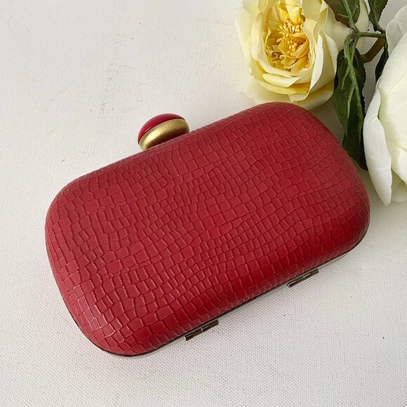 URBAN EXPRESSIONS Red Croco Embossed Vegan Leather Clutch - Picture 2 of 6